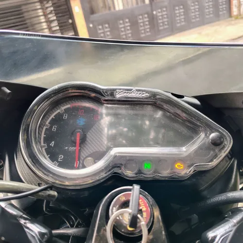 Bajaj Pulsar 180 Gris Asfalto 2022
