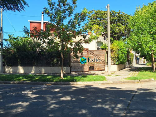 Vendo Casa Padrón Único + Monoambiente Reciclado, Cochera, Jardín, Azotea En Esquina Independiente. Buceo/malvin Usd 230.000