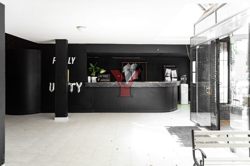 Imagen 3 de 10 de Excelente Salon En Venta Sobre Calle 8