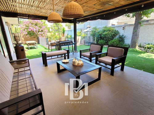 Casa En Venta De 5 Dorm. En Lo Barnechea