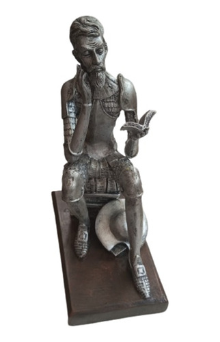 Figura Decorativa Don Quijote Sentado Leyendo.