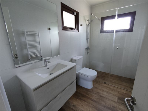 Casa En Venta De 6 Dorm. En Santo Domingo