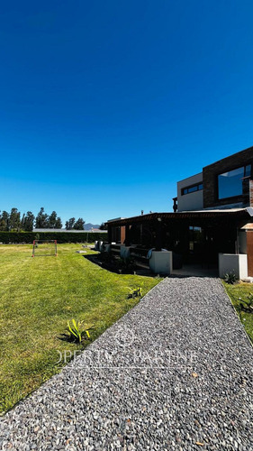 Casa En Excelente Estado En Condominio Seguro Cerc...