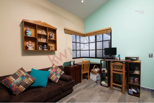 Casa En Venta De Una Planta Autosustentable Y Construida En Dos Lotes En Mayorazgo Residencial.
