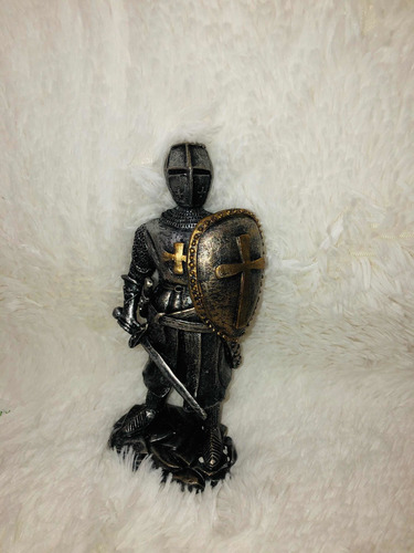 Figuras Decorativas De La Época Medieval
