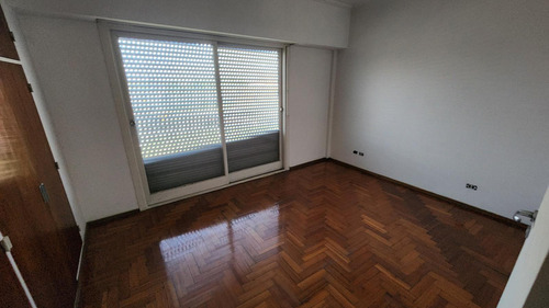 Edificio En Block En Parque Avellaneda