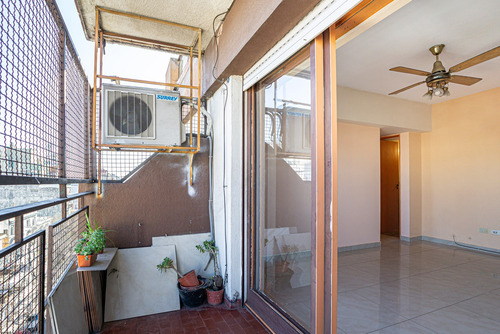 Venta. Dos Ambientes Con Balcon Y Lavadero. Villa Crespo