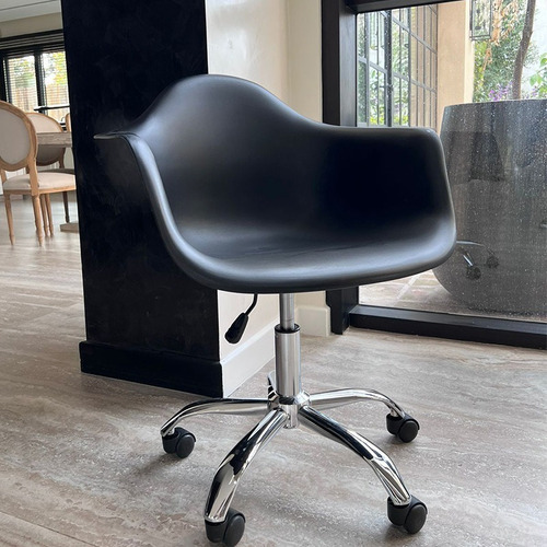 Sillon Silla Oficina Garden Life Eames Giratorio Con Ruedas Color Negro