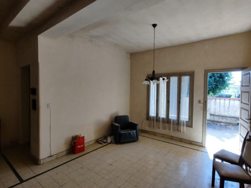 Imagen 4 de 26 de 25 De Mayo Entre Sarmiento Y Congreso, Casa De 2 Dormitorios Con Amplio Jardin