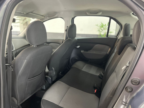 Imagem 9 de 9 de Renault Logan 1.6 Dynamique 8v Flex 4p Manual 2015 Cinza
