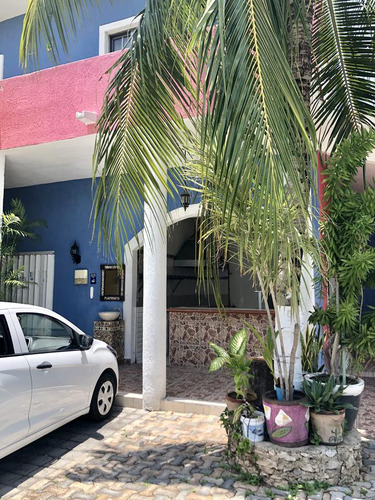Edificio Con Locales Comerciales, Alberca Y Estudios En Playa Del Carmen P3265