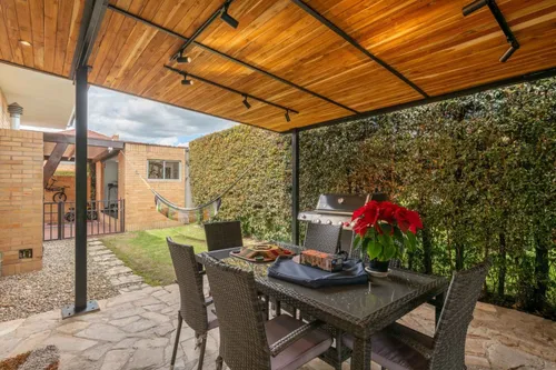 Casa En Arriendo/venta En Canelon. Cod A20472