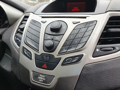 Imagen 14 de 15 de Ford Fiesta Kinetic Design 1.6 Design 120cv Titanium 2012