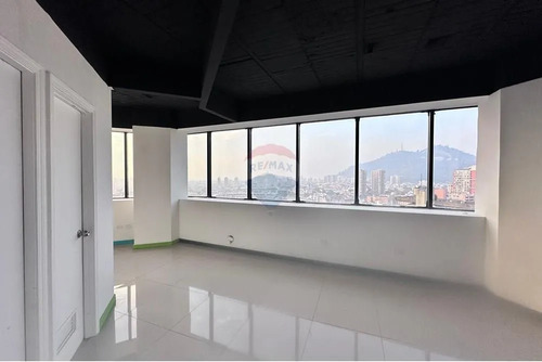 Amplia Oficina En Zona Comercial De Santiago