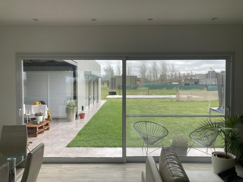 Casa 3 Dormitorios En Barrio Privado - Quincho Y Piscina - Haras De Funes