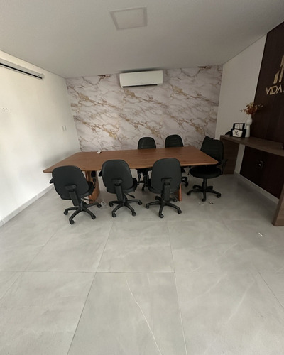 Prédio Comercial De 3 Andares Com 10 Salas E Galpão Moderno
