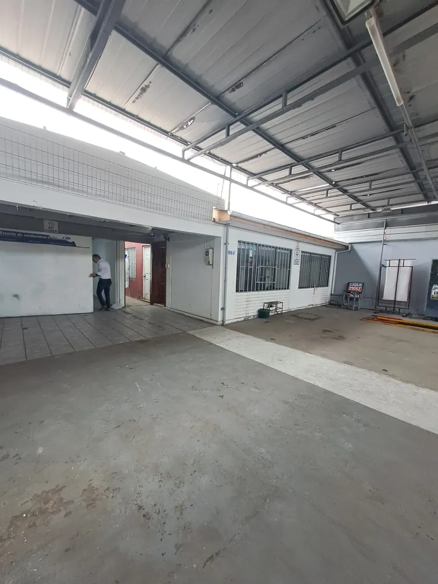 Imagen 2 de 12 de Se Vende Casa Con Local Comercial En Tadeo Haenke, Iquique