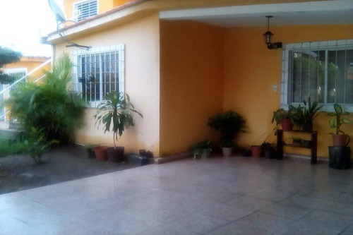 Jg Asein1690 Ofrece En Venta Amplia Casa En San Joaquín. Edo. Carabobo