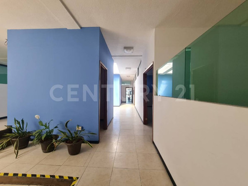 Local Comercial Con Oficinas Y Bodega En Colonia Chulavista Puebla