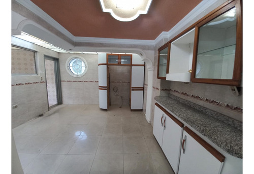 Apartamento En Planta Baja Res Ana María Urb El Picacho San Antonio