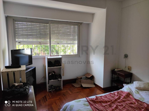 Imagen 7 de 14 de Departamento 3 Amb, 1ro Por Escalera Con Balcon, Excelente Estado