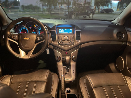 Imagem 3 de 14 de Chevrolet Cruze 1.8 Lt 16v Sedan