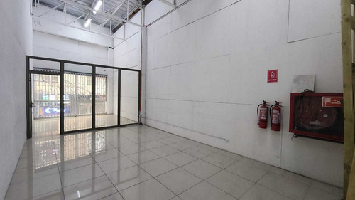 Amplio Y Centrico Local Comercial (77204)