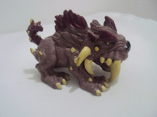 Boneco Pokémon / Digimon Roxo Com Presas 6cm