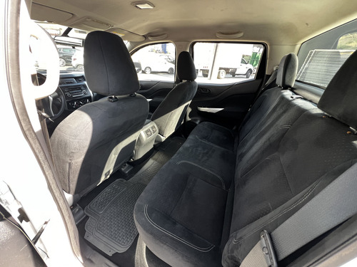 Nissan NP300 2.4 Doble Cabina Se Aa Pack Seg Mt