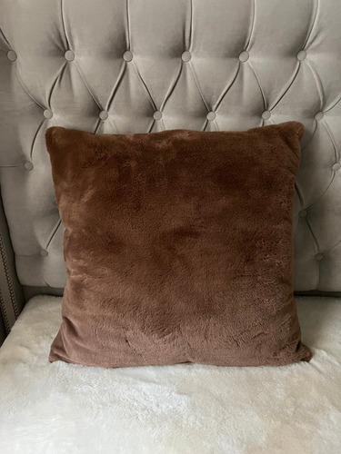 Almohadón Suave 50x50 Piel Sintética Conejo Nórdico Deco Chocolate Premium Nórdico