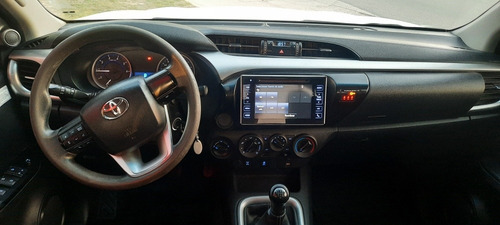 Imagen 6 de 8 de Toyota Hilux 2017 2.8 Cd Sr 177cv 4x4