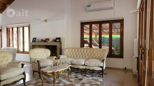 Imagen 2 de 29 de Venta Casa En Lomas De La Carolina Con 4 Dormitorios Y 5 Baños, Impecable!!!
