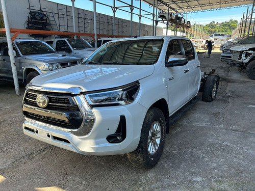Sucata Hilux 2.8 2023 4x4 Automatica 4.600km - Rs Campo Bom