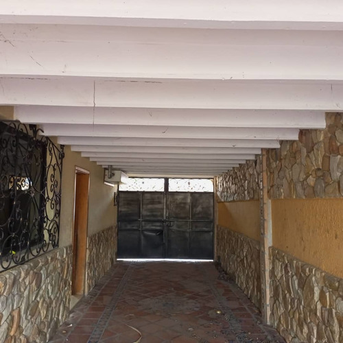 Imagen 7 de 28 de Casa Céntrica Calle Cerrada Sin Amoblar, Aire Acondicionado Central, Estilo Colonial En Alquiler Y/o Venta Trigal Norte (hg)
