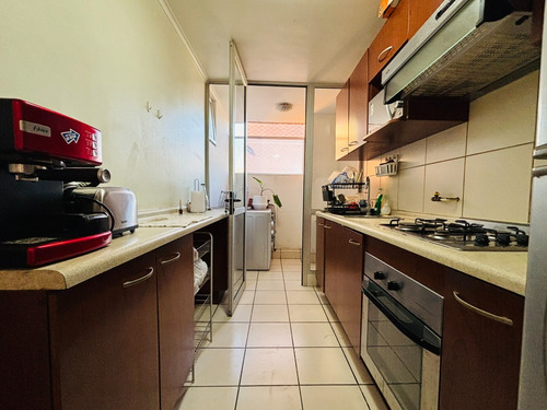 Se Vende 3 Dormitorios, Estacionamiento. Metro Irarrazaval