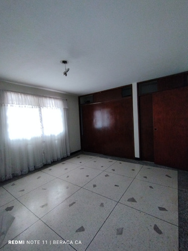 Beraca 001 Venta Casa Avenida Principal El Castaño, Maracay.