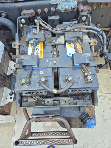 Mercedes Bens Axor 1933 4x2 2014 Automático