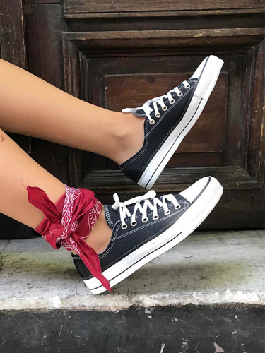 Imagen 2 de 5 de Zapatilla Sneaker Star Negras De Lona Bajitas Sin Plataforma