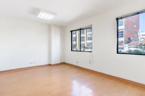 Oficina En Arriendo/venta En El Chicó. Cod V6700