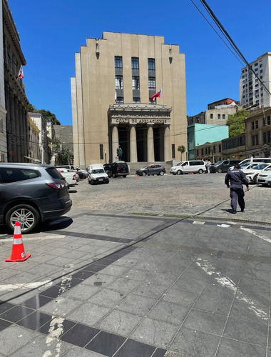 Imagen 2 de 23 de Se Vende Oficina En Sector Financiero De Valparaíso