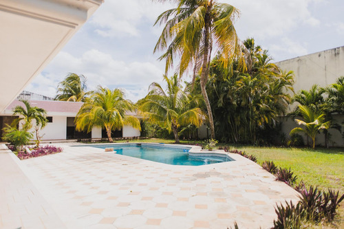 Casa En Venta Merida, Fracc. Montecristo, Estilo Californiano De 1 Planta, Entrega Inmediata.
