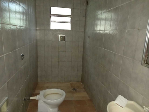1.045m², Casa Com 02 Dormitórios, Piscina E Churrasqueira !!