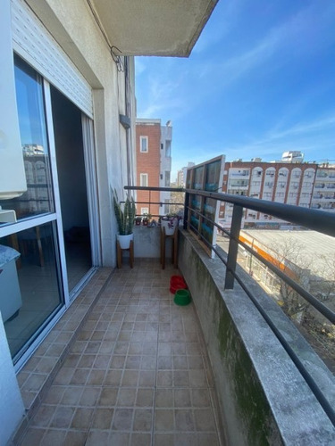 Imagen 10 de 12 de Departamento Con Balcon Al Frente - Moron Centro