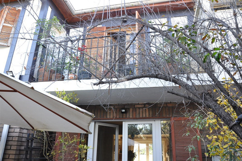 Casa En Venta De 4 Dorm. En Las Condes Excelente Estado