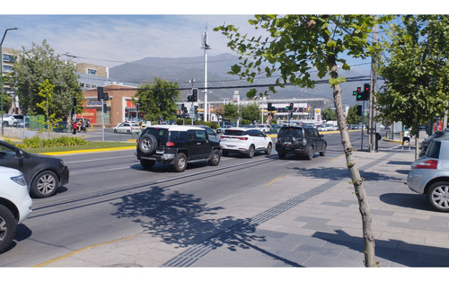 Av. La Dehesa Comercial Esquina Estratégica
