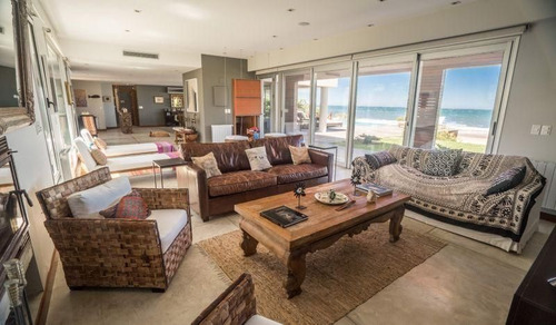 Casa En Venta De 4 Dormitorios En Punta Ballena