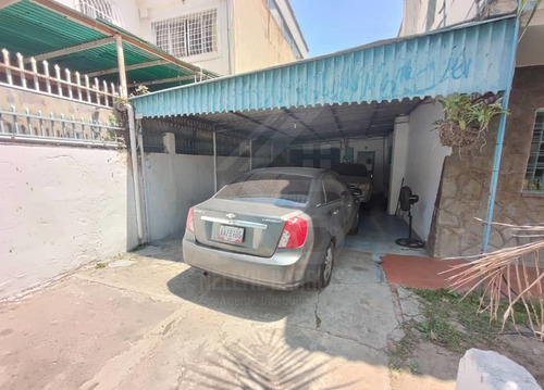 Se Vende Casa En El Rosal, De Estratégica Ubicación Habitable 5/5/5 Interesante Potencial Comercial Y Residencial Con Posibilidades De Ampliar