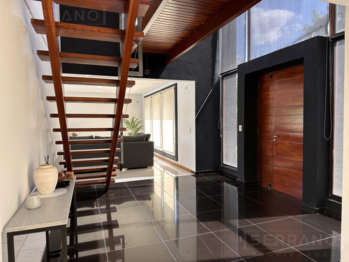 Casa En Alquiler Con Jardín Y Pileta Y En Haras Santa María, Loma Verde