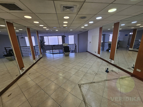 Arriendo Local U Oficina En 15 Norte Con Libertad.