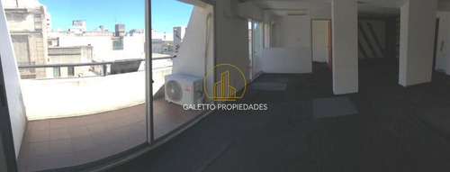 Imagen 12 de 14 de Amplia Y Cómoda Oficina En Ciudad Vieja